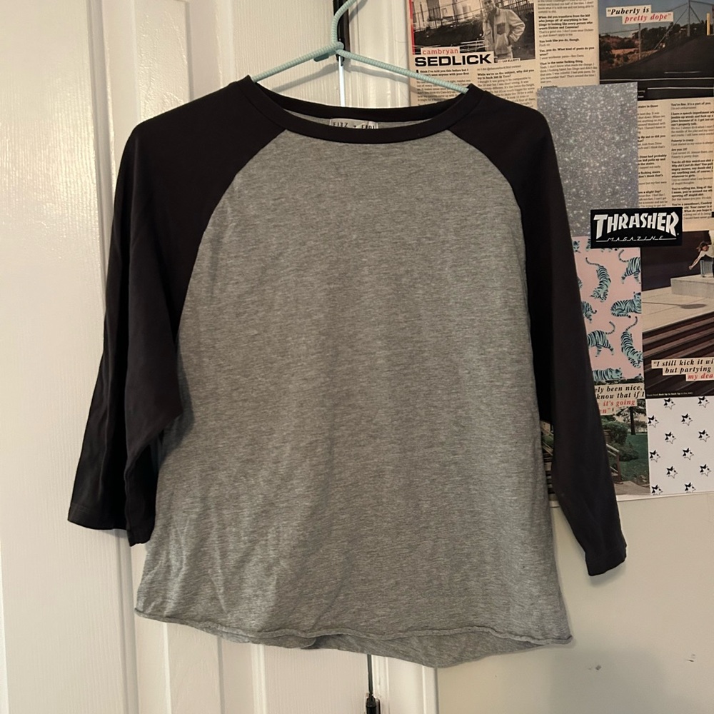 Buckle Gray and Black Long Sleeve Tee